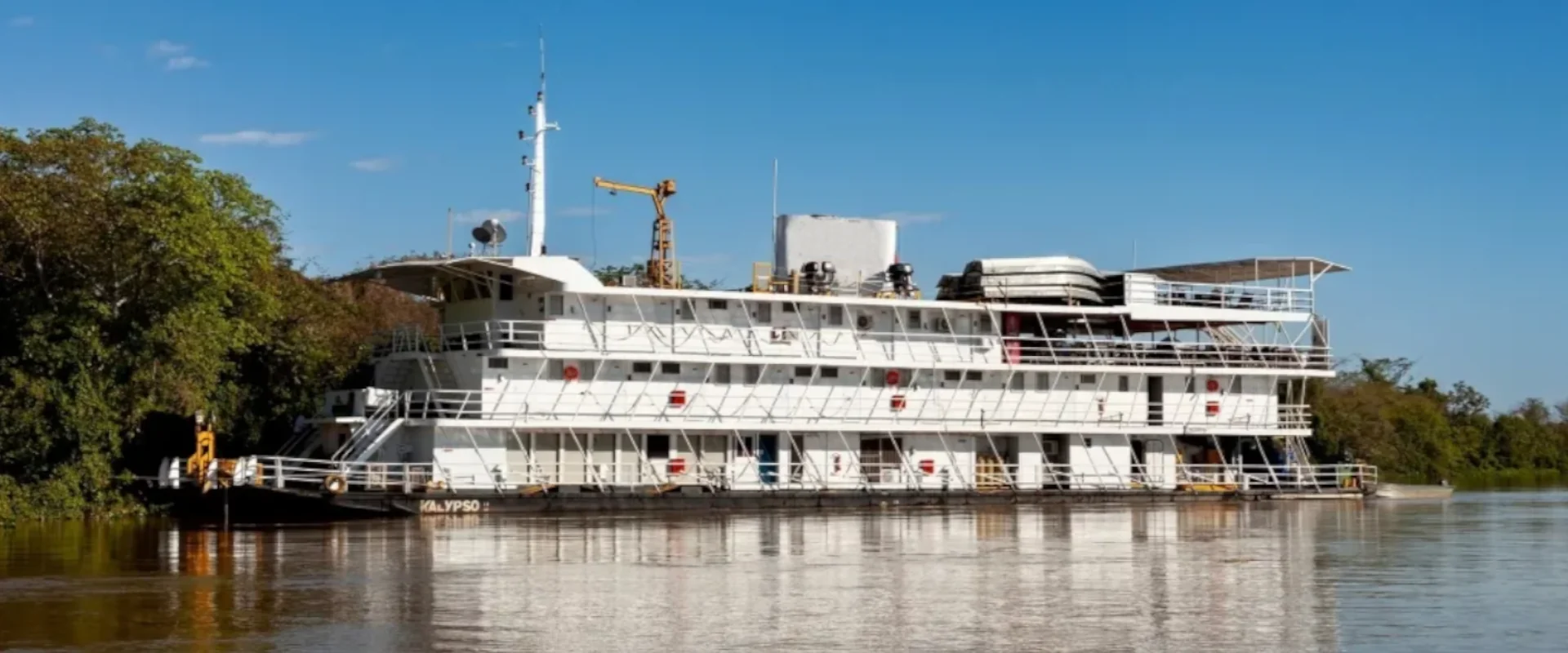 Barco-Hotel Pantanal navegando pelo Rio Paraguai
