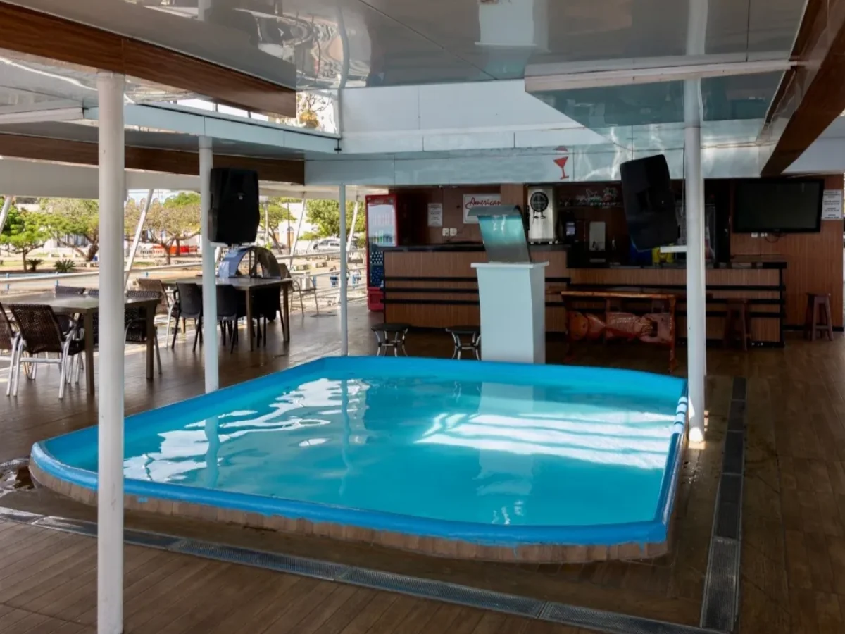 Cabine do Barco-Hotel Pantanal com banheiro privativo